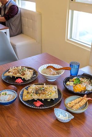 台中美食-「主餃食光」好吃的日式冰花煎餃在這 /台中美食/日