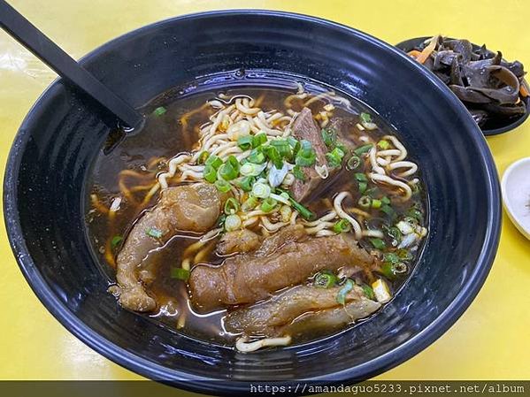 ｜食記-台北市信義區｜許家黃金牛肉麵｜據說是綜藝天王愛的牛肉