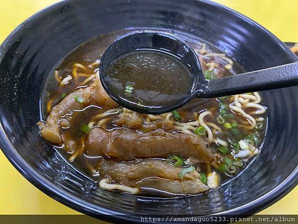 ｜食記-台北市信義區｜許家黃金牛肉麵｜據說是綜藝天王愛的牛肉