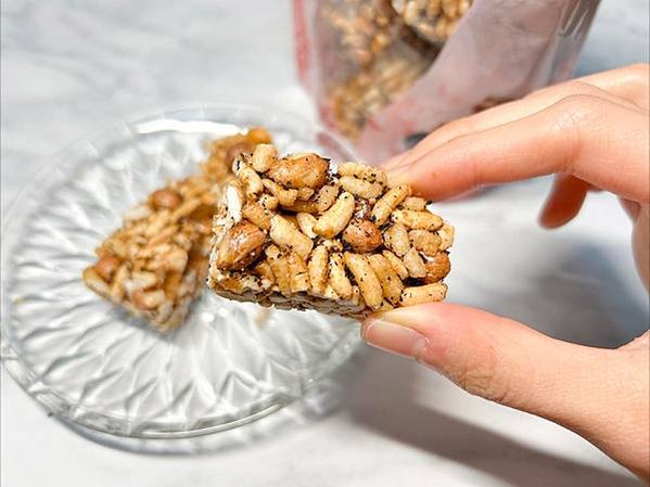 【開箱】崙峯製茶-烏龍/紅茶糙米花生糖(全素) ｜有茶香味的