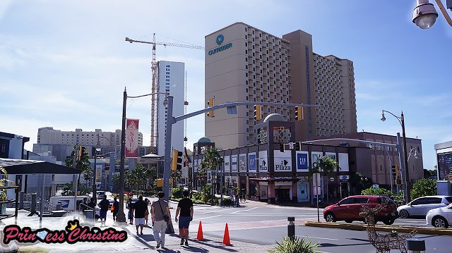 SunnyStreet02203