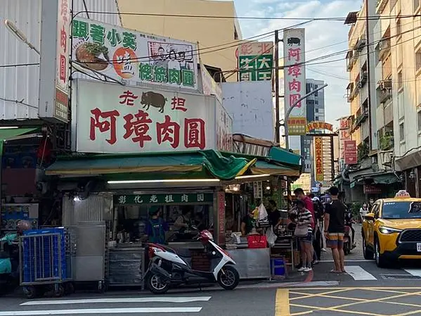 ⟪美食⟫彰化市美食｜軟嫩Ｑ彈的肉圓外皮、餡料飽滿又吃得到花生