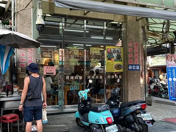 ⟪美食⟫彰化市美食｜軟嫩Ｑ彈的肉圓外皮、餡料飽滿又吃得到花生