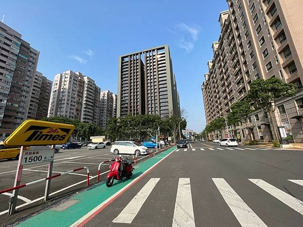 LINE_ALBUM_專委八德大潤發景觀三房平面車位_230429_23