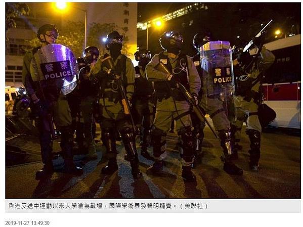 11.17 香港-理工大學現場，香港警方首次出動音波炮，警告
