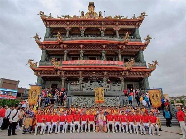 全台徒步進香距離最遠的桃園龍德宮「四媽祖」南巡遶境謁祖抵達祖