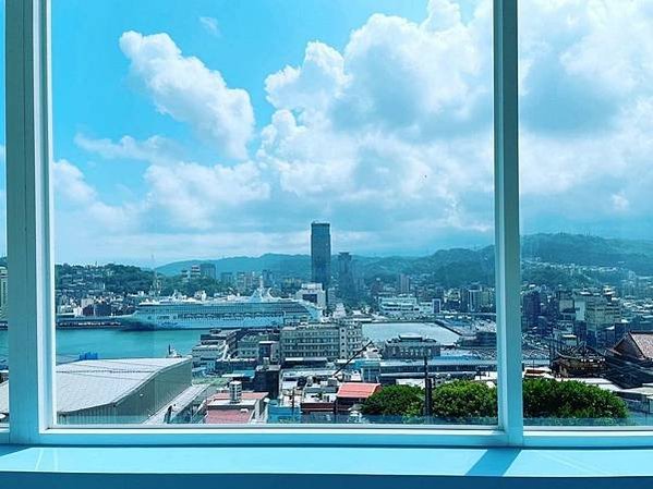 基隆太平青鳥書局-全台最美海景書店-基隆太平國小廢棄校園大變
