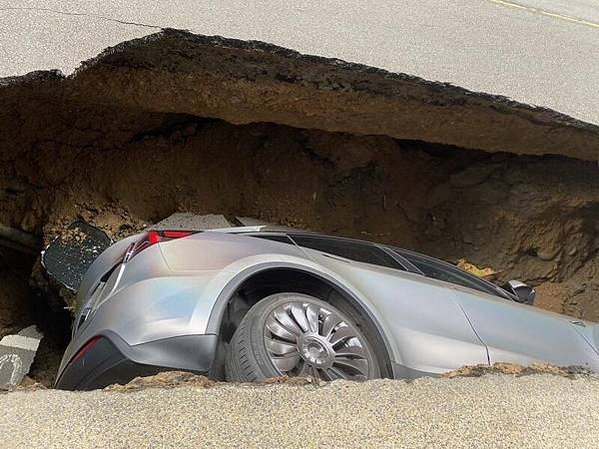 竹北天坑「520建案自救會」「豐采520」建案周邊道路至今共
