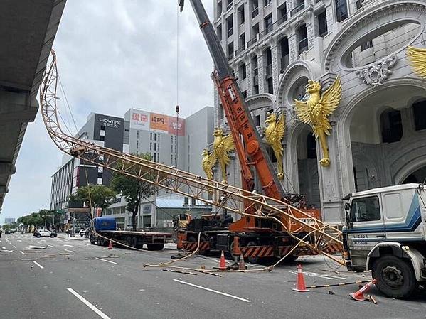 台中捷運意外-中捷月台有設置「緊急斷電按鈕」卻不用/中捷行控