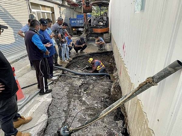 竹北天坑「520建案自救會」「豐采520」建案周邊道路至今共