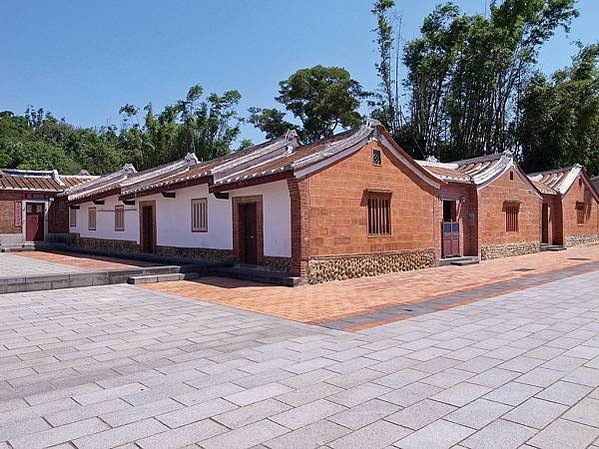 劉氏雙堂屋為新竹縣新埔最龐大的傳統客家建築，坐東北朝西南，原