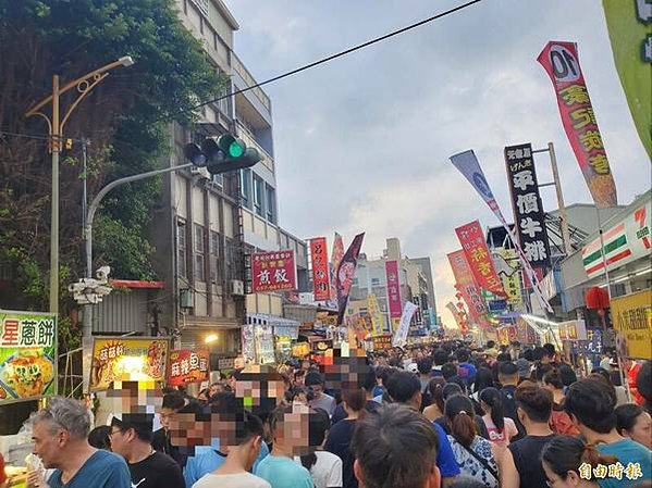 苑裡古圳水門為拱型石砌隧道「灌溉之母」，並設有螺旋捲揚門板-