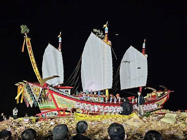 大甲鎮瀾宮燒王船-大甲鎮瀾宮重修慶成祈安七朝清醮活動-東港東