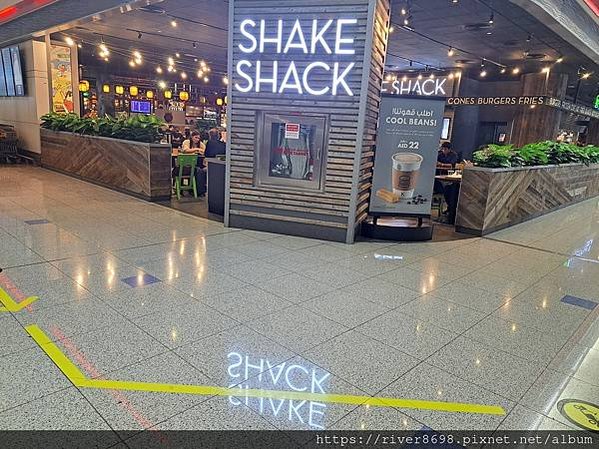 UAE_杜拜機場〝速食店SHAKE SHACK｜薯條、客製化