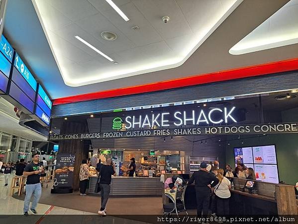 UAE_杜拜機場〝速食店SHAKE SHACK｜薯條、客製化