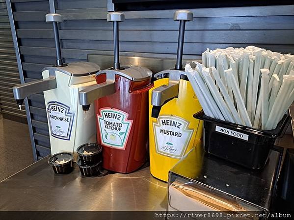 UAE_杜拜機場〝速食店SHAKE SHACK｜薯條、客製化