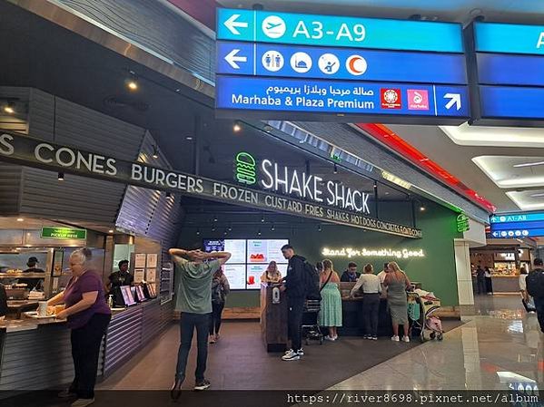 UAE_杜拜機場〝速食店SHAKE SHACK｜薯條、客製化