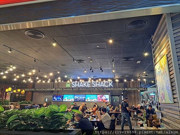 UAE_杜拜機場〝速食店SHAKE SHACK｜薯條、客製化