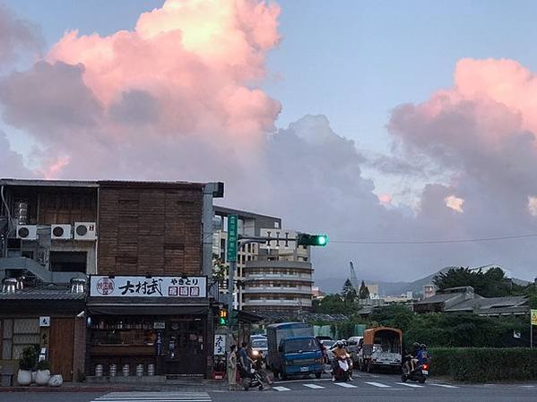 居酒屋身後的美麗夕陽1