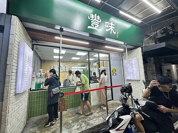 [台中北區] 豐味綠豆沙牛奶 一中街人氣必喝飲料店，綠豆沙首