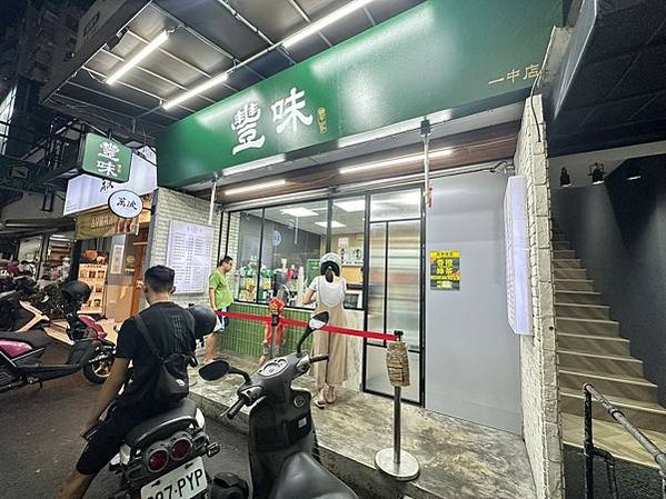 [台中北區] 豐味綠豆沙牛奶 一中街人氣必喝飲料店，綠豆沙首