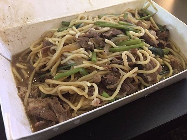 新竹科學園區美食再多一個,東來炒羊肉,完全沒有羊騷味的羊料理,不敢吃羊肉的朋友也可以嘗試看看推薦他的羊肉粥及羊肉炒麵