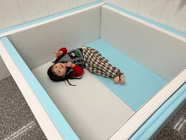 開箱「i-smart 聰明媽咪 兒童抗菌城堡地墊」