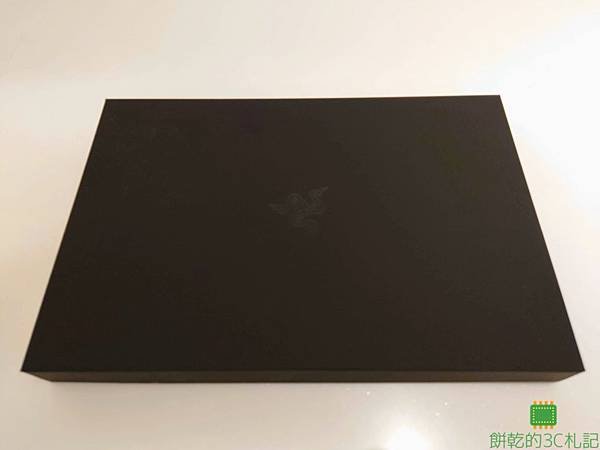 Razer  Blade Stealth 13-1(餅乾的3C札記)