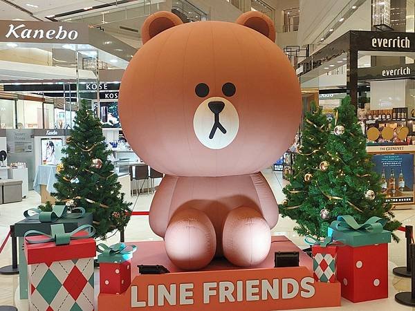 LINE_ALBUM_LINE FRIENDS 在台茂 跨年最後倒數_211230_10