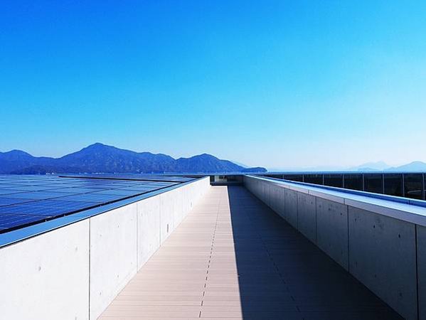 【廣島縣】坂茂*下瀨美術館：飄浮在瀨戶內海的彩色美術館，徜徉