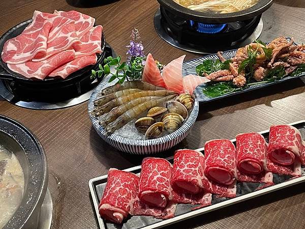 [食記]新北市新店排隊名店狂一鍋 外國人必吃的台式火鍋！台味