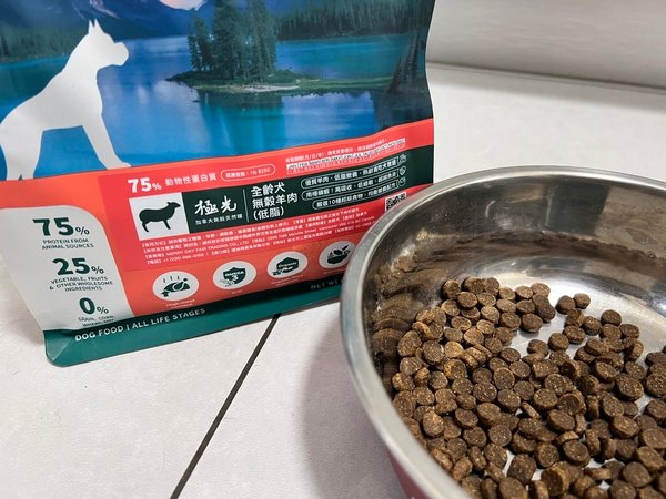 [寵物] Auroria極光天然糧開箱 熟齡挑嘴狗的回購飼料