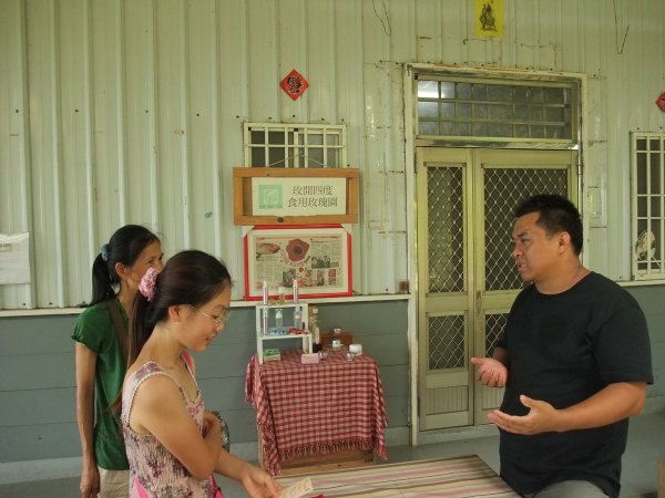 狗狗出遊〉南投埔里．玫開四度食用玫瑰園．田心心蔬食餐坊．牛耳