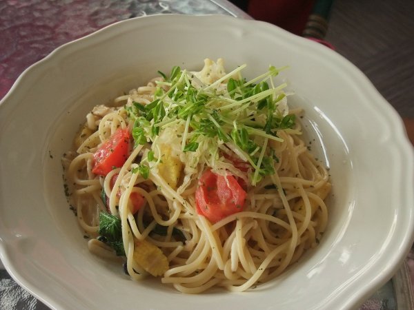 狗狗出遊〉南投埔里．玫開四度食用玫瑰園．田心心蔬食餐坊．牛耳