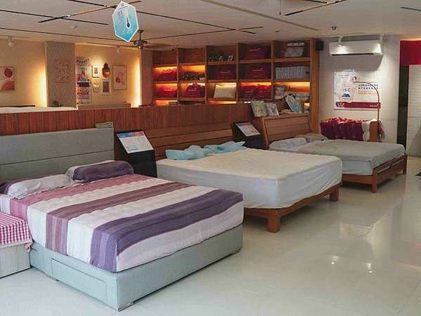 【減壓電動床分享】我們是幸福床店評價。新竹床墊推薦 免床架電