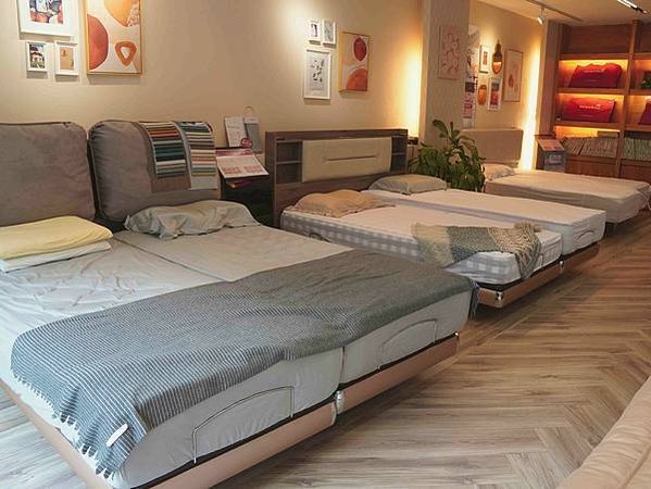 【減壓電動床分享】我們是幸福床店評價。新竹床墊推薦 免床架電