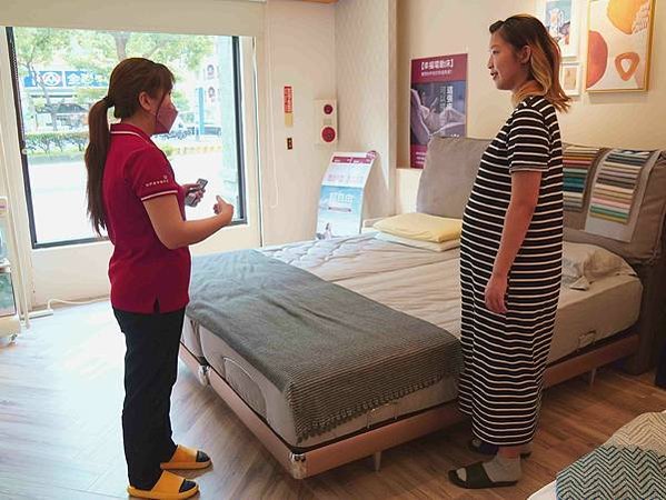 【減壓電動床分享】我們是幸福床店評價。新竹床墊推薦 免床架電