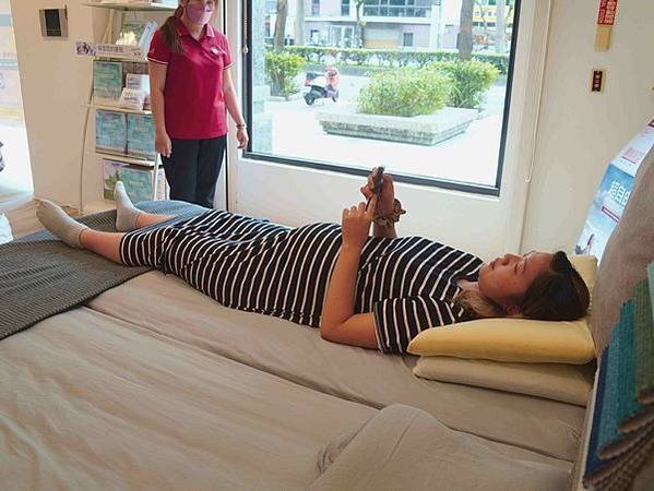 【減壓電動床分享】我們是幸福床店評價。新竹床墊推薦 免床架電