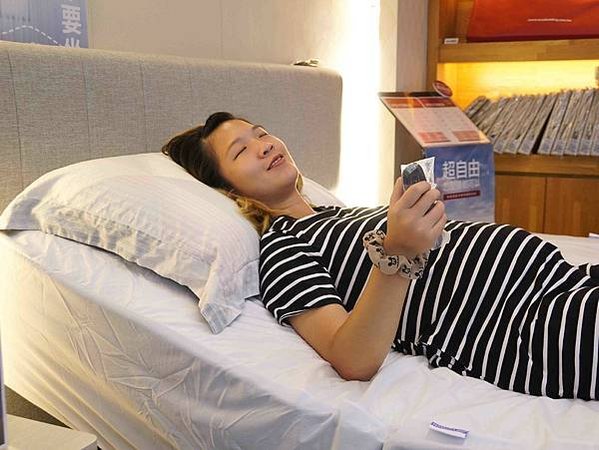 【減壓電動床分享】我們是幸福床店評價。新竹床墊推薦 免床架電