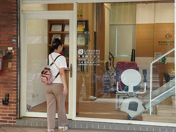 上下樓好幫手【羅布森樓梯升降椅】樓梯升降椅第一品牌　MIT精