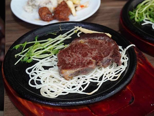 【桃園牛排吃到飽】饗厚牛排。只要49元就有牛排可以吃！桃園自