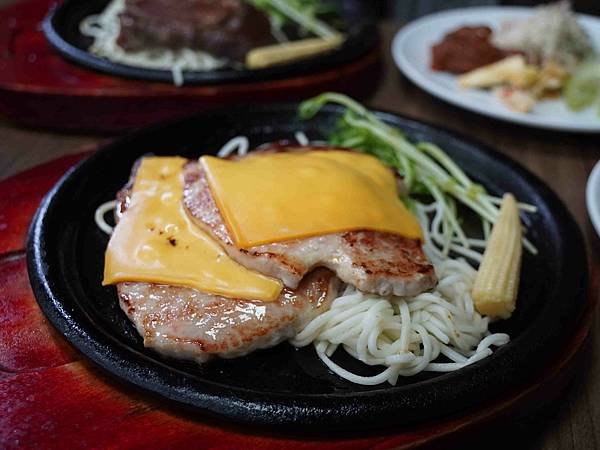 【桃園牛排吃到飽】饗厚牛排。只要49元就有牛排可以吃！桃園自