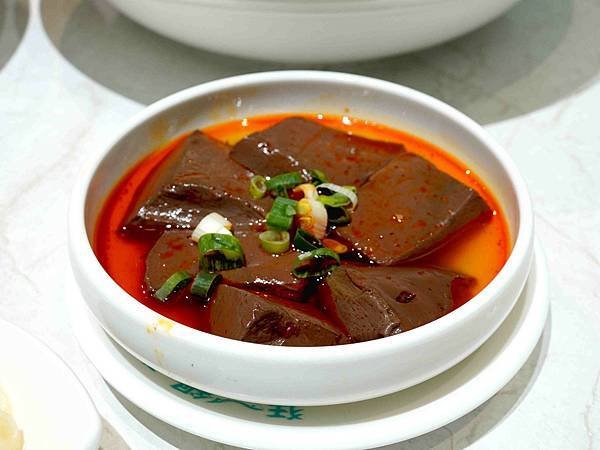 爆紅的『年輕時尚酸菜魚』。品狂一鍋美學一生   還沒開賣就超