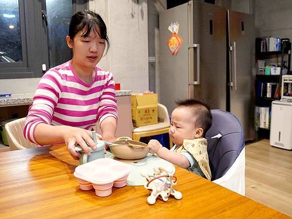 【寶寶矽膠餐具開箱】媽咪學苑 赫媽咪。寶寶餐具使用心得 寶寶