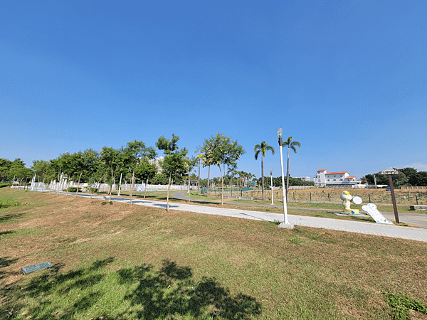 【嘉義市東區景點】綠映水漾公園～適合帶寵物來跑跑，欣賞橫跨八