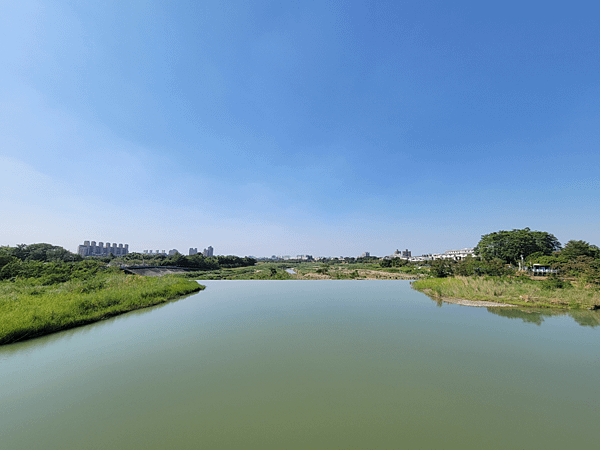 【嘉義市東區景點】綠映水漾公園～適合帶寵物來跑跑，欣賞橫跨八