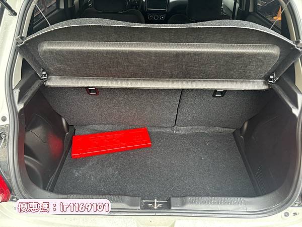 irent SUZUKI SWIFT 後車廂空間