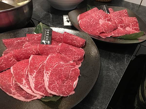 《美食》台北板橋美食｜武鶴和牛火鍋，A5和牛、龍蝦海鮮船，快