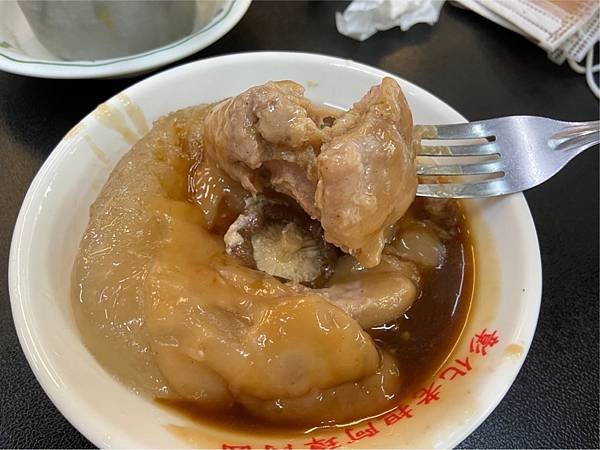 ⟪美食⟫彰化市美食｜軟嫩Ｑ彈的肉圓外皮、餡料飽滿又吃得到花生