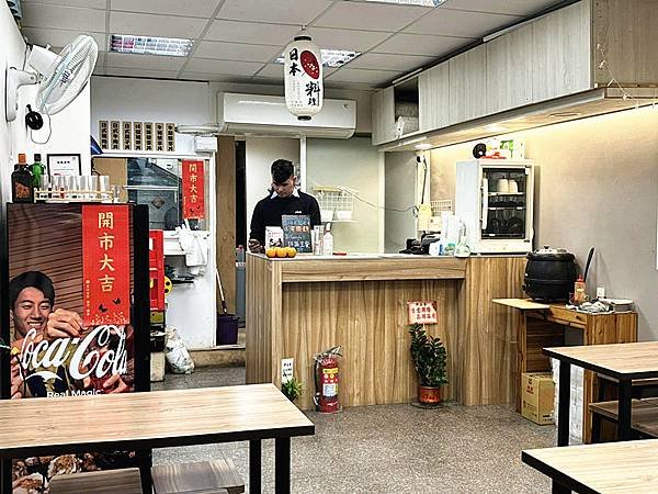 三重美食｜【丼品香】咖哩飯專賣店，價位平實，咖哩飯，免費續飯